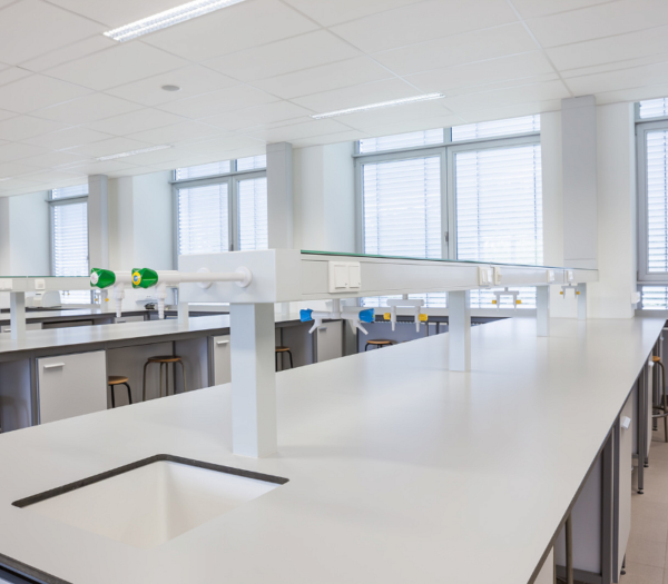 Odkryj laboratorium przyszłości: Jak nowe technologie kształtują naszą rzeczywistość